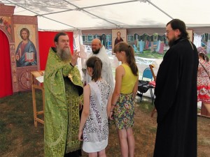 В православном лагере «Гардарика» совершено Таинство Крещения