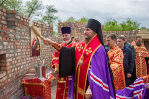 Епископ Пахомий совершил Чин основания храма в честь Преображения Господня в г. Покровске (Энгельсе)