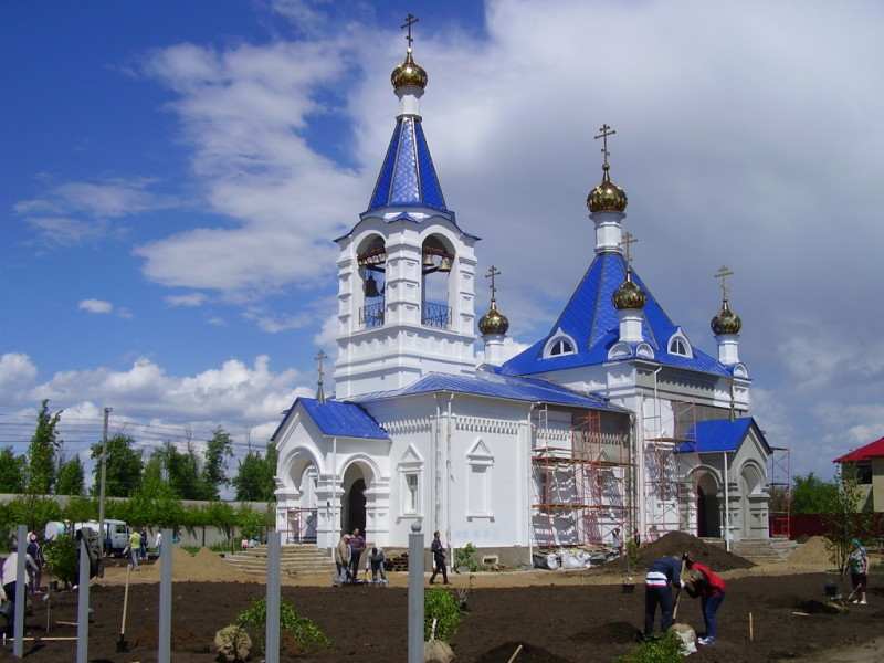 Строительство Нового Успенского храма г. Покровска. Посадка деревьев