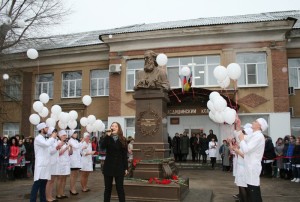 В Энгельсе был открыт бюст Архиепископа Луки Войно-Ясенецкого