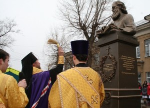 В Энгельсе был открыт бюст Архиепископа Луки Войно-Ясенецкого